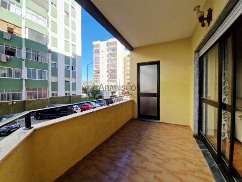 Apartamento T2 - Varanda - 2 Despensas - Boas Áreas - Quinta do Amparo - Portimão - Algarve