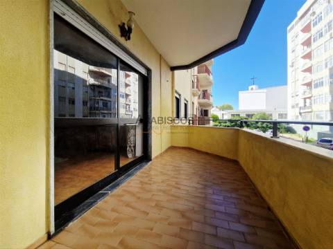 Apartamento T2 - Varanda - 2 Despensas - Boas Áreas - Quinta do Amparo - Portimão - Algarve