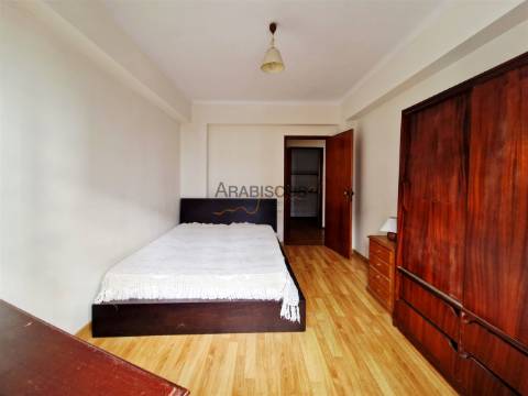 Apartamento T2 - Varanda - 2 Despensas - Boas Áreas - Quinta do Amparo - Portimão - Algarve