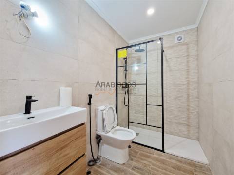 Apartamento T2 - Remodelação Total - Cozinha Equipada - Boavista - Portimão - Algarve