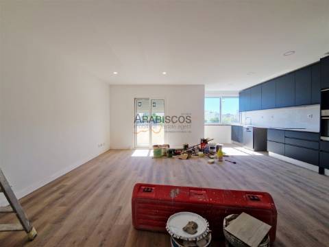 Apartamento T2 - Remodelação Total - Cozinha Equipada - Boavista - Portimão - Algarve