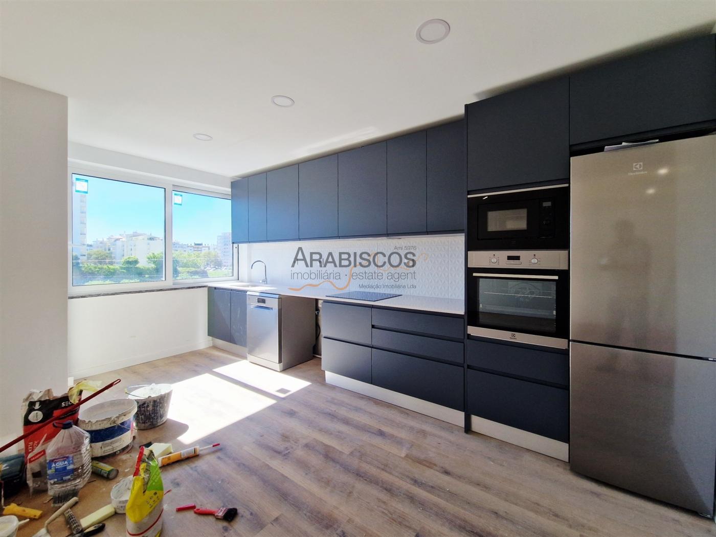 Apartamento T2 - Remodelação Total - Cozinha Equipada - Boavista - Portimão - Algarve