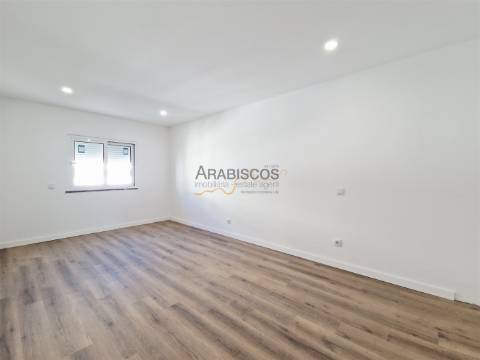 Apartamento T2 - Remodelação Total - Cozinha Equipada - Boavista - Portimão - Algarve