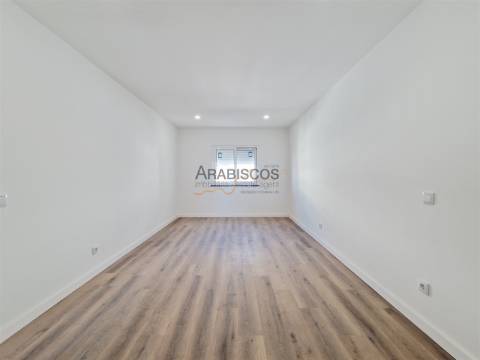 Apartamento T2 - Remodelação Total - Cozinha Equipada - Boavista - Portimão - Algarve