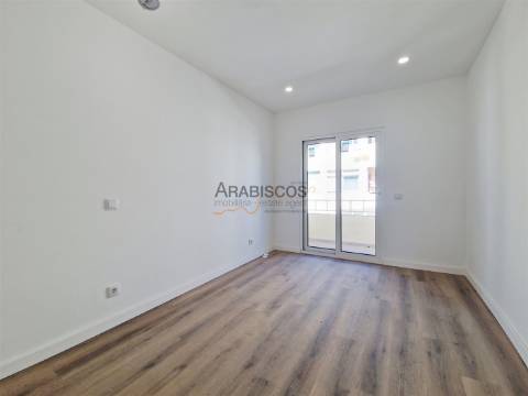 Apartamento T2 - Remodelação Total - Cozinha Equipada - Boavista - Portimão - Algarve