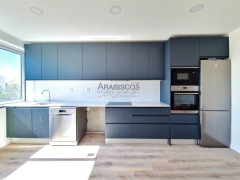 Apartamento T2 - Remodelação Total - Cozinha Equipada - Boavista - Portimão - Algarve