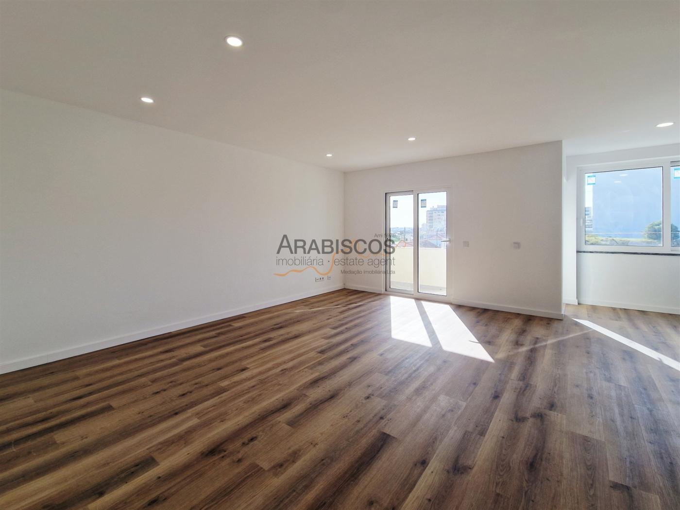 Apartamento T2 - Remodelado- Cozinha Equipada - Boavista - Portimão - Algarve