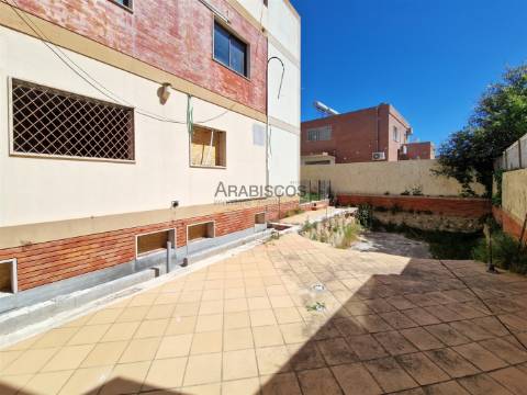 Moradia T11 - Ideal para Hostel, Residência Estudantes - Localização Central - Portimão - Algarve