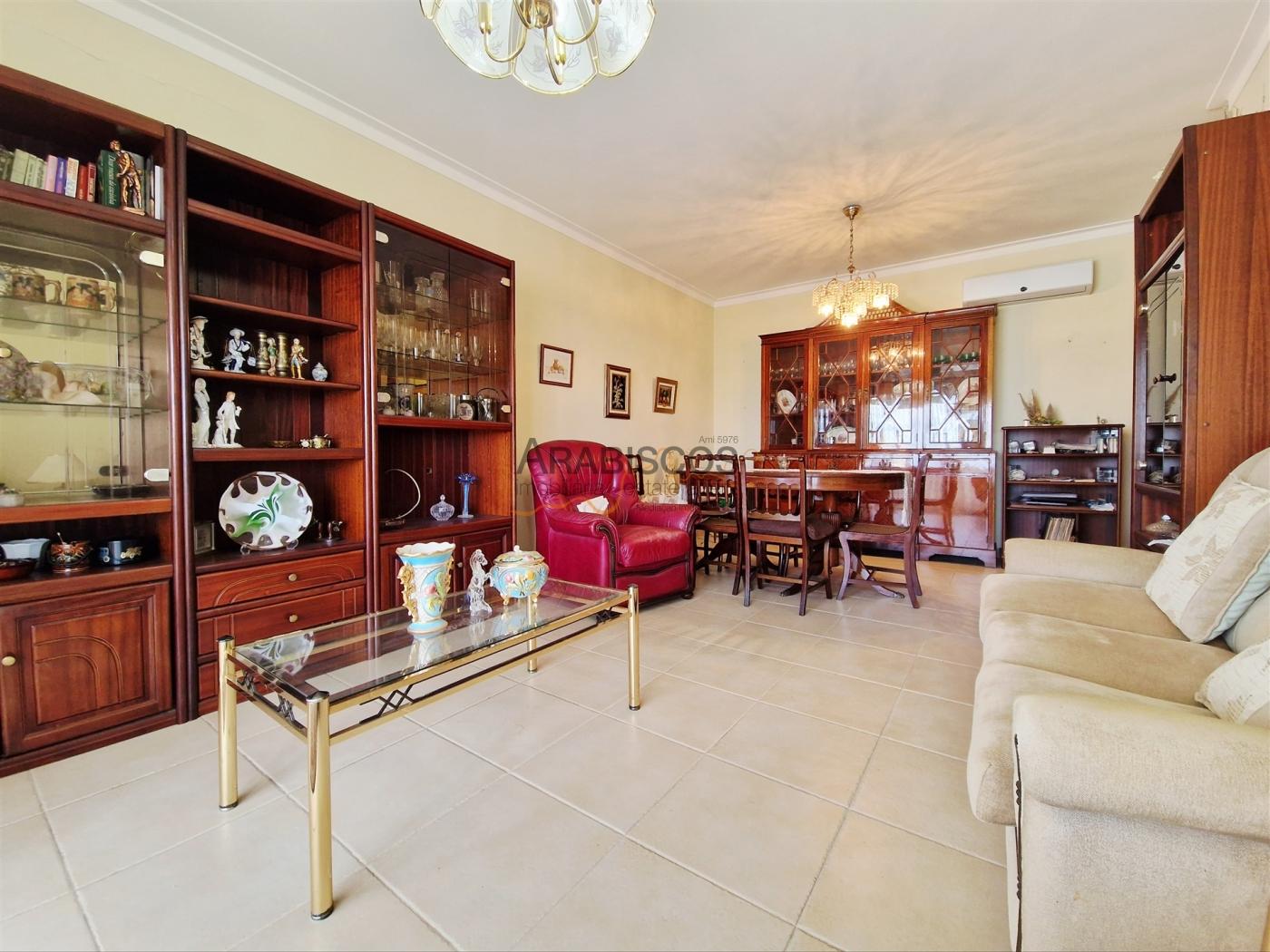 Apartamento T2 - Suite - Varanda - Ar Condicionado - Lugar Garagem - Portimão - Algarve