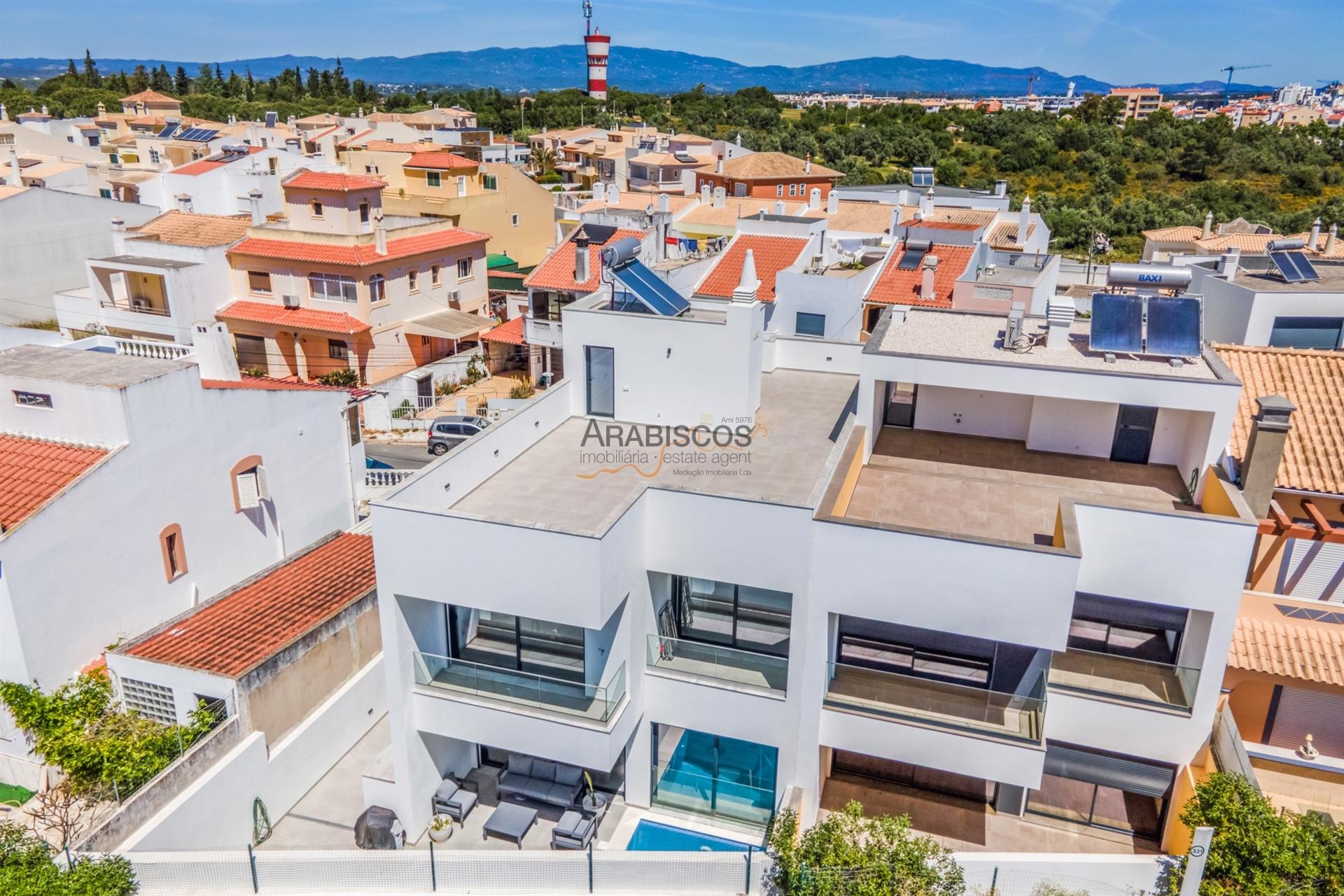 Moradia T4 - Piscina - Estacionamento Privativo - Bemposta - Portimão - Algarve