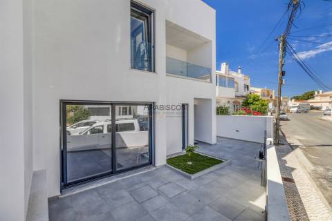 Moradia T4 - Piscina - Estacionamento Privativo - Bemposta - Portimão - Algarve
