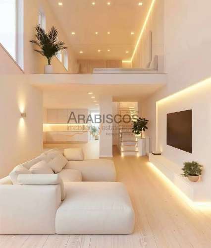 Armazém em duplex - Remodelado - Garagem - Jardim Interior - Portimão - Algarve