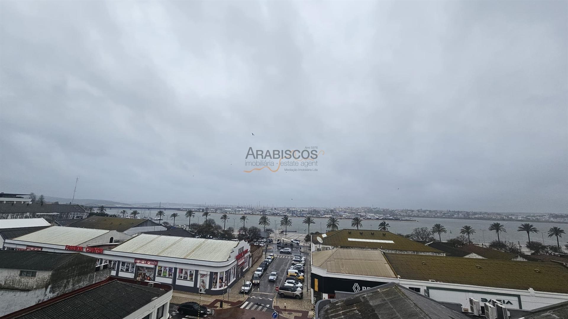Apartamento T2 - Arrendamento Anual - Mobilado - Equipado - Portimão