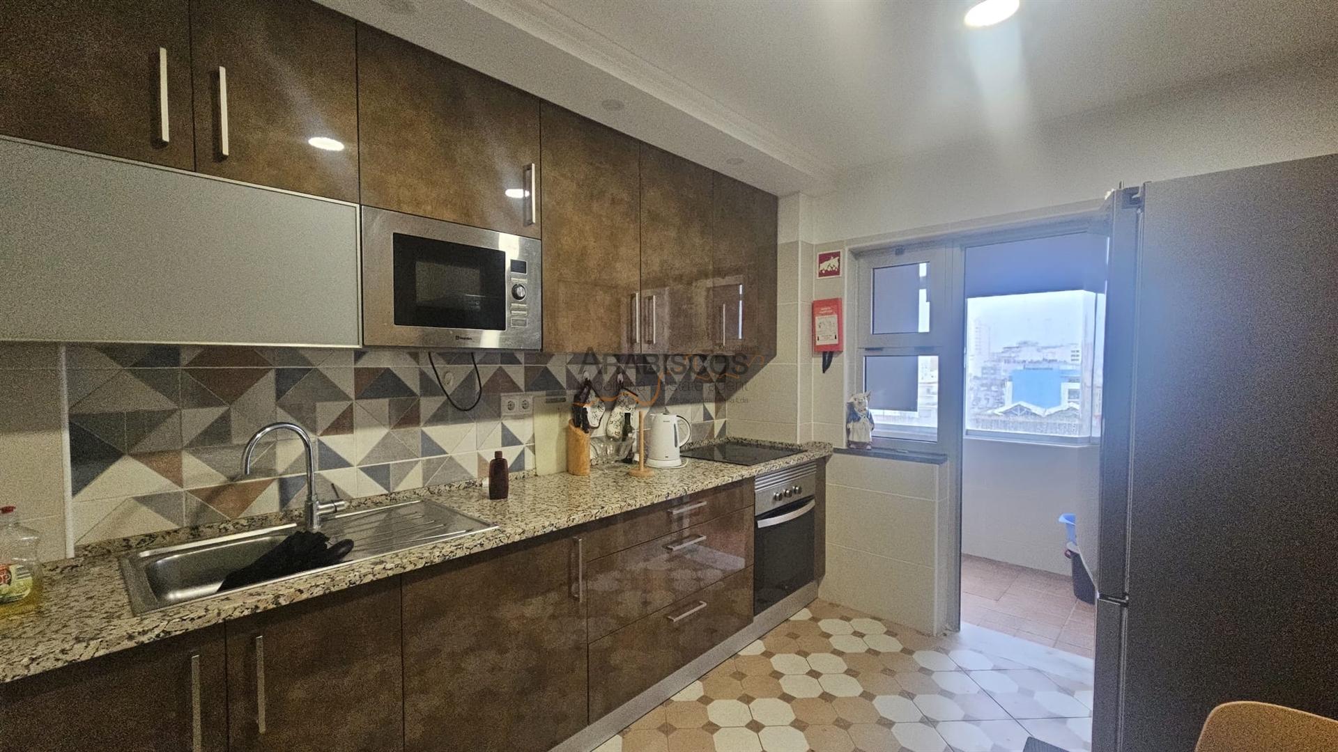 Apartamento T2 - Arrendamento Anual - Mobilado - Equipado - Portimão