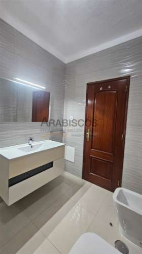 Moradia Isolada T4 - Escritório -  Barbecue - Painéis Solares - Garagem - Portimão