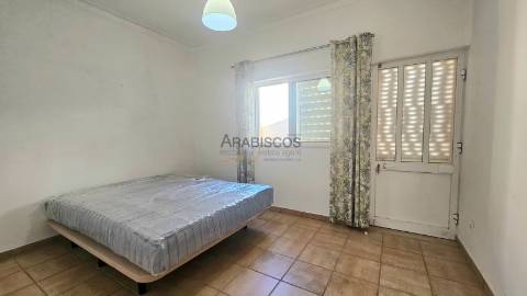 Moradia Isolada T4 - Escritório -  Barbecue - Painéis Solares - Garagem - Portimão