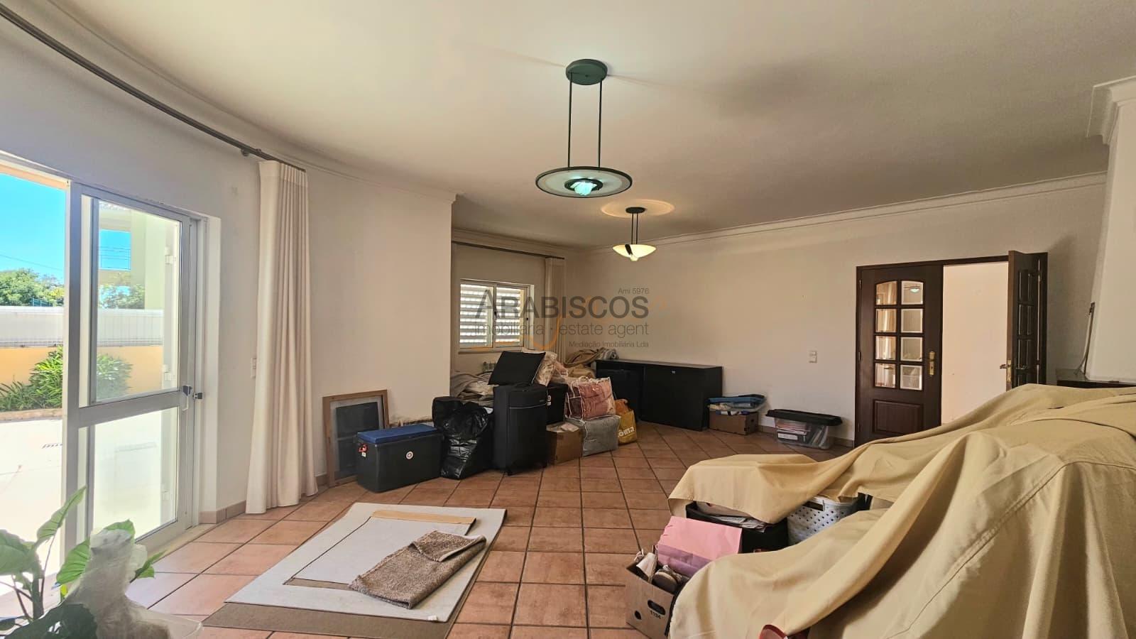Moradia Isolada T4 - Escritório -  Barbecue - Painéis Solares - Garagem - Portimão