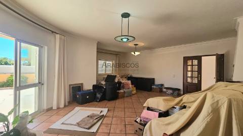 Moradia Isolada T4 - Escritório -  Barbecue - Painéis Solares - Garagem - Portimão