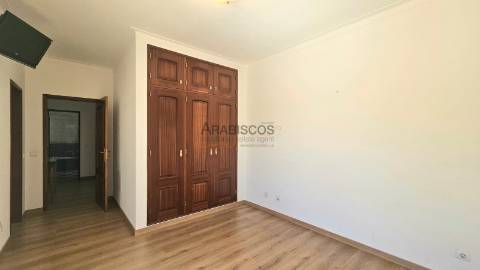 Moradia Isolada T4 - Escritório -  Barbecue - Painéis Solares - Garagem - Portimão