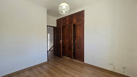 Moradia Isolada T4 - Escritório -  Barbecue - Painéis Solares - Garagem - Portimão