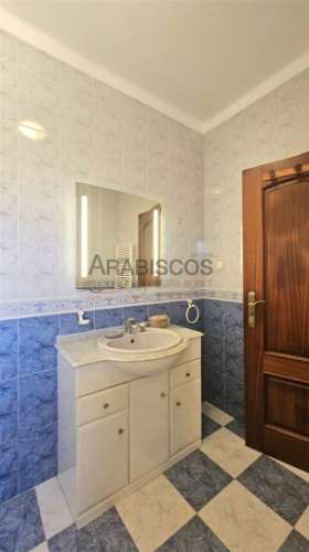 Moradia Isolada T4 - Escritório -  Barbecue - Painéis Solares - Garagem - Portimão