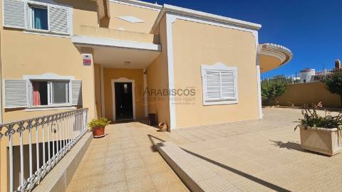 Moradia Isolada T4 - Escritório -  Barbecue - Painéis Solares - Garagem - Portimão