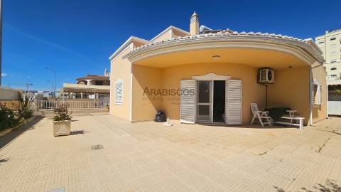 Moradia Isolada T4 - Escritório -  Barbecue - Painéis Solares - Garagem - Portimão