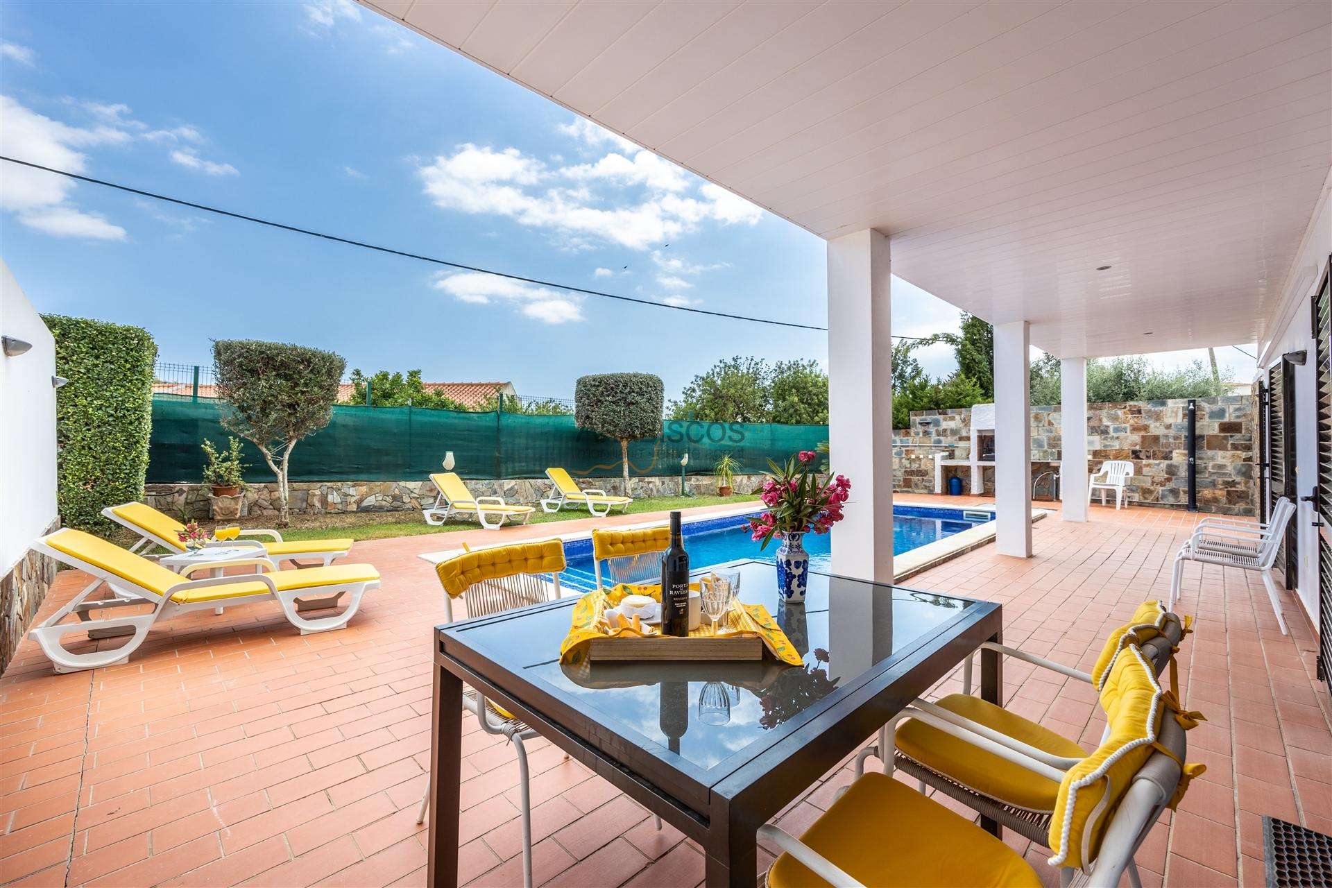 Moradia T3 - Arrendamento Anual - Piscina - Estacionamento - Portimão