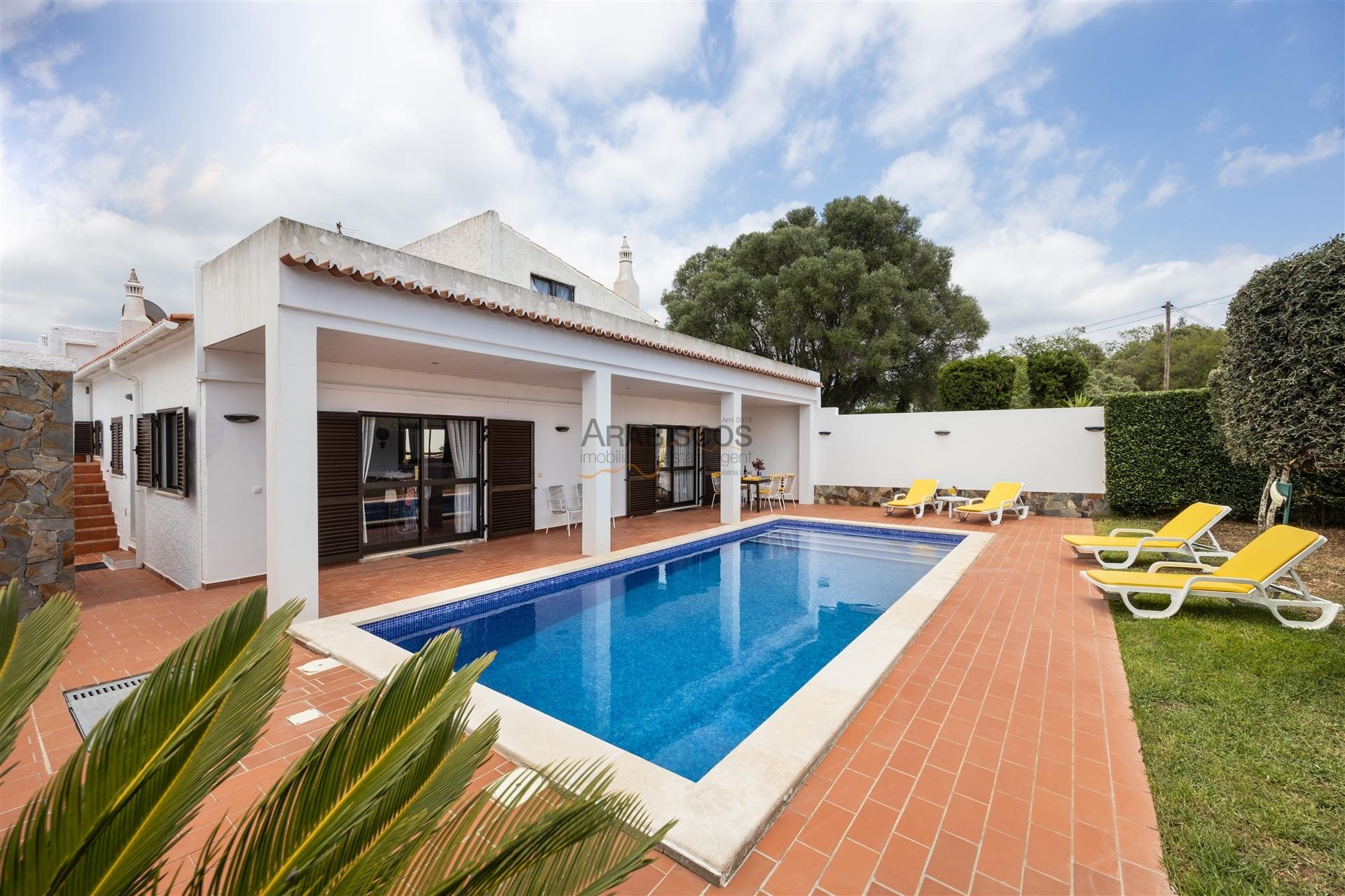 Moradia T3 - Arrendamento Anual - Piscina - Estacionamento - Portimão