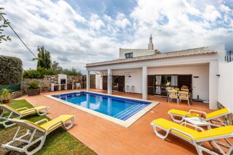 Moradia T3 - Arrendamento Anual - Piscina - Estacionamento - Portimão