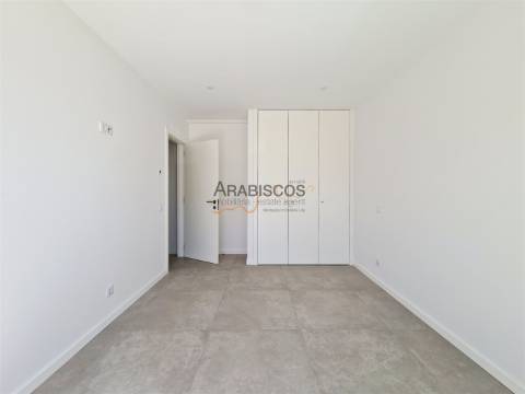 Moradia T4 - Piscina - Barbecue - Piso Radiante - 3 Suítes - Garagem - Mexilhoeira Grande - Algarve
