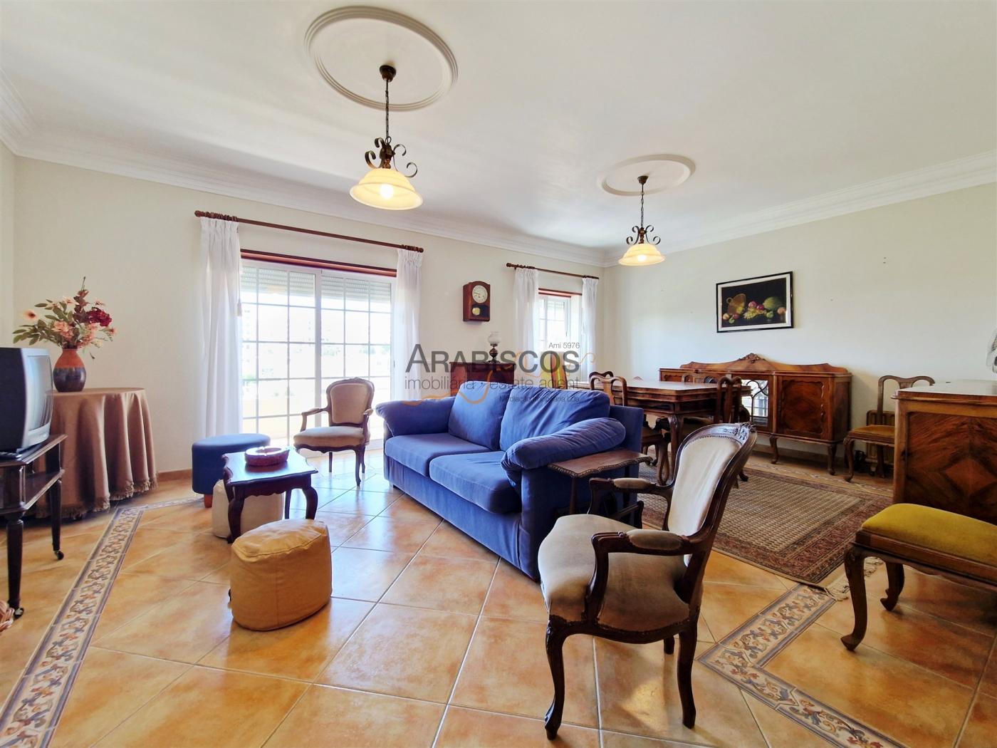 Apartamento T3- Sala com Lareira - Suite - Arrecadação - Parqueamento - Praia do Vau - Algarve