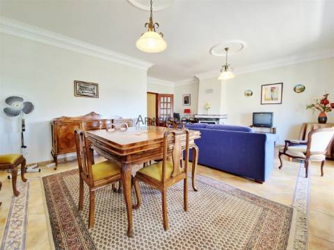 Apartamento T3- Sala com Lareira - Suite - Arrecadação - Parqueamento - Praia do Vau - Algarve