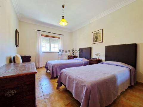 Apartamento T3- Sala com Lareira - Suite - Arrecadação - Parqueamento - Praia do Vau - Algarve