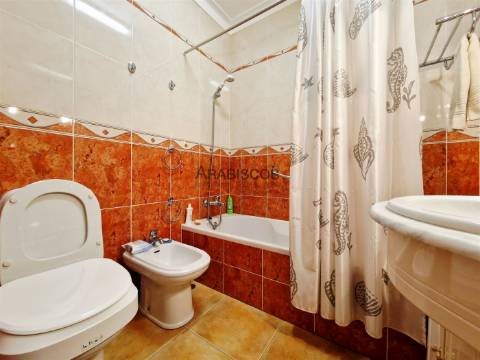 Apartamento T3- Sala com Lareira - Suite - Arrecadação - Parqueamento - Praia do Vau - Algarve