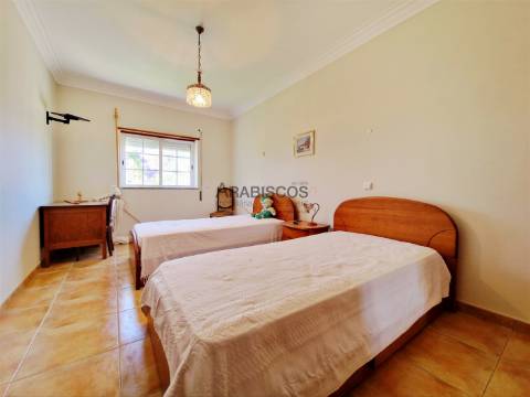 Apartamento T3- Sala com Lareira - Suite - Arrecadação - Parqueamento - Praia do Vau - Algarve