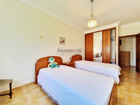 Apartamento T3- Sala com Lareira - Suite - Arrecadação - Parqueamento - Praia do Vau - Algarve