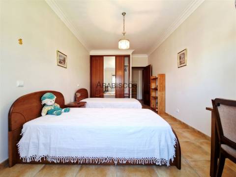 Apartamento T3- Sala com Lareira - Suite - Arrecadação - Parqueamento - Praia do Vau - Algarve
