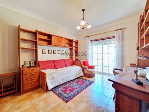 Apartamento T3- Sala com Lareira - Suite - Arrecadação - Parqueamento - Praia do Vau - Algarve