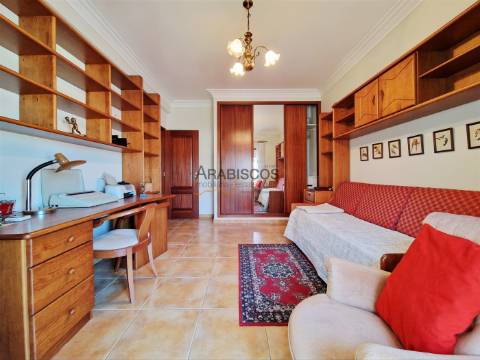 Apartamento T3- Sala com Lareira - Suite - Arrecadação - Parqueamento - Praia do Vau - Algarve