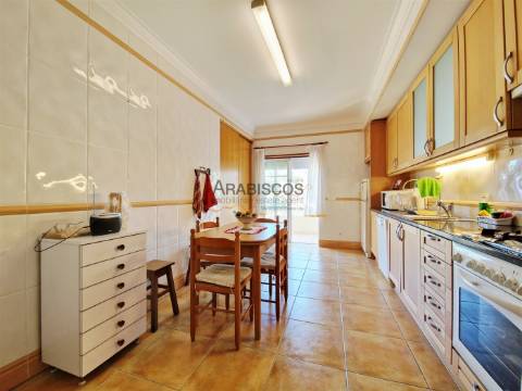 Apartamento T3- Sala com Lareira - Suite - Arrecadação - Parqueamento - Praia do Vau - Algarve
