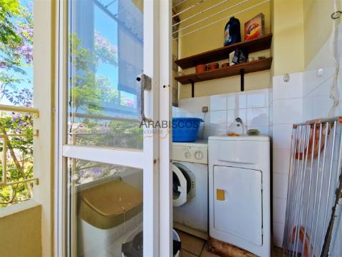 Apartamento T3- Sala com Lareira - Suite - Arrecadação - Parqueamento - Praia do Vau - Algarve