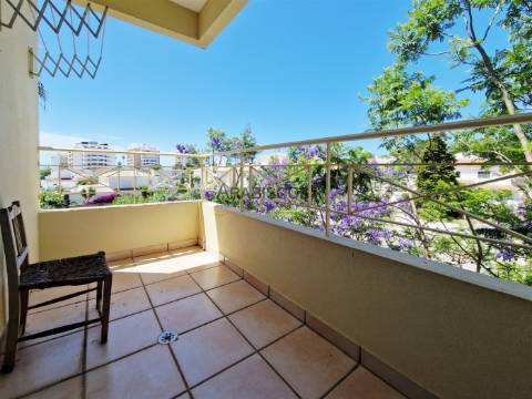 Apartamento T3- Sala com Lareira - Suite - Arrecadação - Parqueamento - Praia do Vau - Algarve
