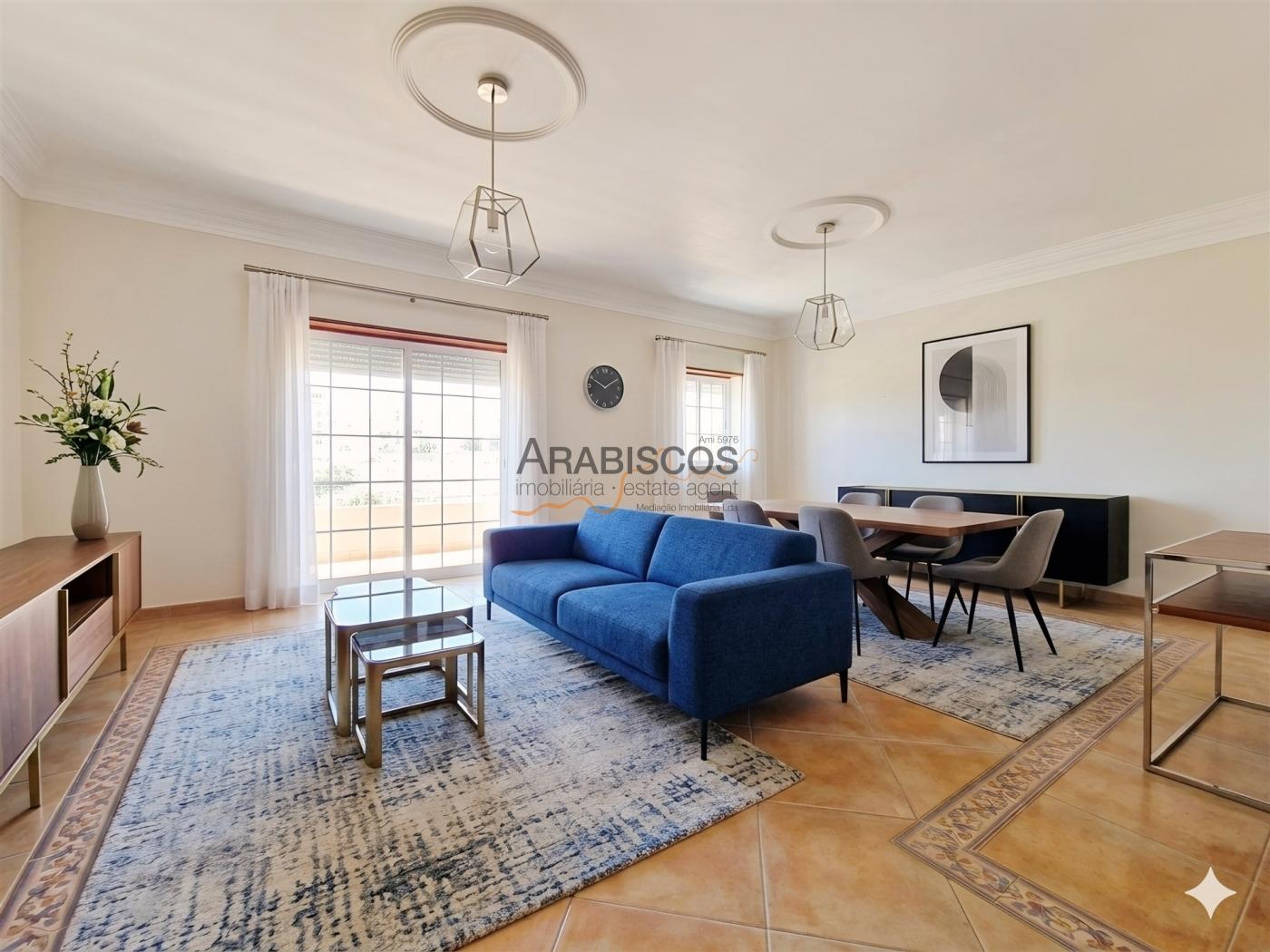 Apartamento T3- Sala com Lareira - Suite - Arrecadação - Parqueamento - Praia do Vau - Algarve