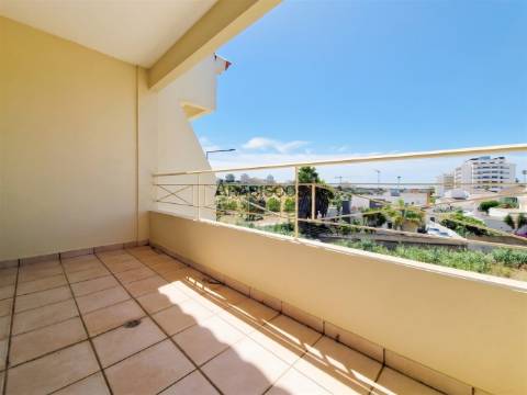 Apartamento T3- Sala com Lareira - Suíte - Arrecadação - Parqueamento - Praia do Vau - Algarve