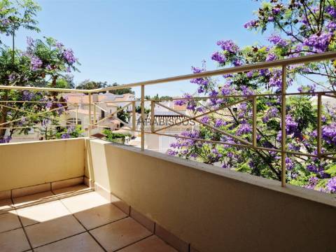 Apartamento T3- Sala com Lareira - Suíte - Arrecadação - Parqueamento - Praia do Vau - Algarve