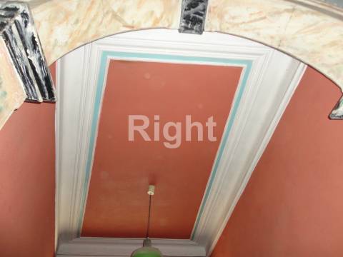 Prédio devoluto para recuperar, próximo da Sé de Lisboa