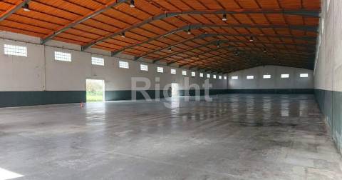 Armazém com 2000m2 em open space