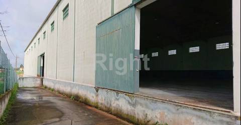 Armazém com 2000m2 em open space