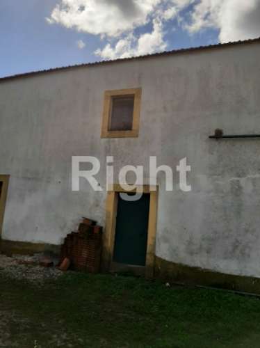 Moradia T3 com magnífico terreno em Santarém